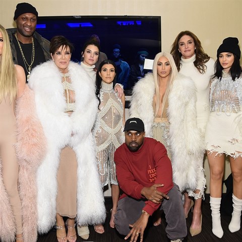 Westa piel podpoil i cel klan Kardashian Jenner vetn jeho manelky Kim.