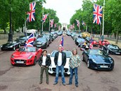 Moderátoi Top Gearu na Mall Street, jedné z nejslavnjích ulic v Británii....