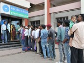 Takhle to prý v Indii vypadá u bankomat bn.