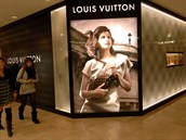 Znaku Louis Vuitton milují lidé po celém svt, a to i ti, kteí si její...