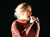 Adele pi vystoupení na cenách GRAMMY 2016 stihla vada zvuku. Nkolik vtein...