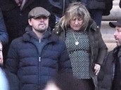 Leonardo DiCaprio byl v úterý spaten, jak se s maminkou Irmelin prochází po...