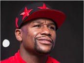 Floydovi Mayweatherovi se p�kn� zapalují lýtka. Na�el si mladou prodava�ku a...
