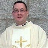Veřejné pohoršení způsobil sedmatřicetiletý kněz Stephen Crossan ze Severního...