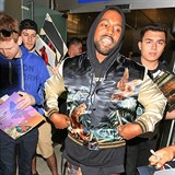 Kanye West hned po pletu do Los Angeles pedvedl na letiti pkn divadlko.