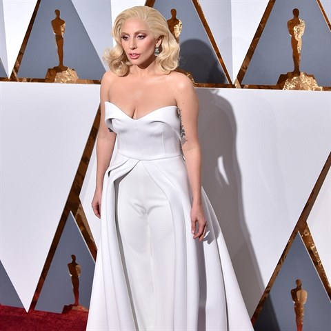 Lady Gaga pila za dmu. Mla ale problm, e aty se j zaezvaly v tch nejhorch mstech.