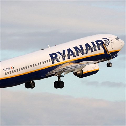 Leteck spolenost Ryanair me kadmu neukznnmu cestujcmu za neplnovan...