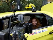 Denisa Nesvailová ve filmu Taxi 121.