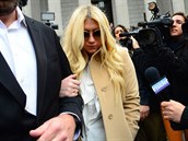 Z páteního jednání u Nejvyího soudu v New Yorku odcházela Kesha jako...
