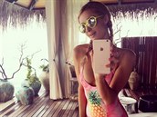 Paris Hilton v roztomilých plavekách s ananasem.