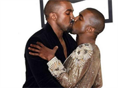 Romantický snímek Westa s Westem, autor: Kanye West.