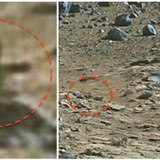 Konspirátoři objevili něco zajímavého na fotografii NASA z Marsu.