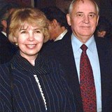 Gorbaov se svou manelkou Raisou v roce 1995.