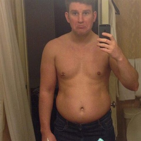 Sebastian p�ed svou prom�nou.