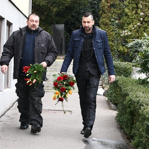 Pohřeb diskokrále Ivana Jonáka: Přišla Jahůdka i manžel Bartošové