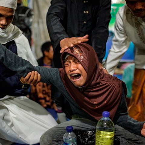 Jak vypad� l��ba? Pacienti cel� dny pij� pouze bylinn� �aje, pot� zvracej� a c�lem je dostat je do transu.