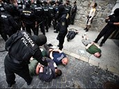 Slovenská policie v roce 2010 zakroila proti extremistm u hradu v Bratislav....