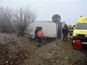 Nehoda autobusu se stala krátce po osmé hodin na trase Louny - Slaný.
