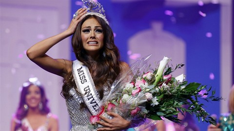 tyiadvacetiletá Miss Universe z Portorika Kristhielee Caride je krásná, ale...