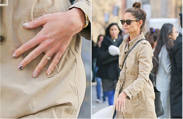 Katie Holmes se na veejnosti neustále ukazuje s prstenem na ruce. Co to...