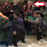 Jan ibk je zachycen na zznamu reporte, jak fot pechod uprchlk.