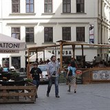 Dve restaurace platily za pronjem pedzahrdek pauln stku msn. Nyn budou platit podle vmry za kad den provozu. V nkterch ppadech pjde a o ptinsobn zdraen.