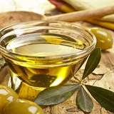 Olivový olej obsahuje vysoké množství mono-nenasycených mastných kyselin a...