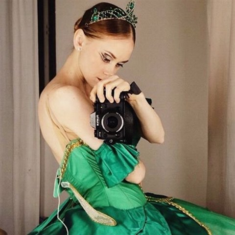 Rusk baletka a zrove talentovan fotografka Darian Volkova, kter se svm...