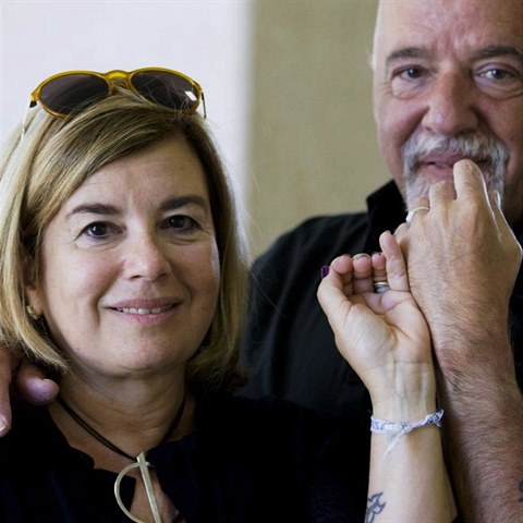 Coelho s manelkou Christinou v roce 1982 poprv navtvili Prahu a setkali se...