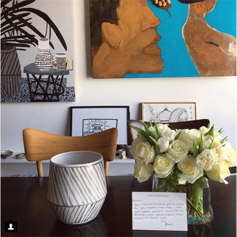 Emily Ratajkowski se tak pochlubila na Instagramu kvtinou od Kim.