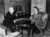 Hácha s Hitlerem na snímku z 15. bezna 1939.