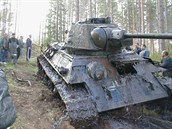T-34 váí 26 tun, je dlouhý 6,7 metr, iroký 3 metry a vysoký 2,4 metry....