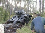 Tank T-34 byl  jedním z nejpokrokovji eených tank v djinách. Tenhle akorát...