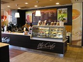 Dobe se u nás uchytil koncept kaváren McCafé.