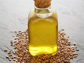 Lnný olej obsahuje velká mnoství omega-3 mastných kyselin. Lze ho pidávat do...