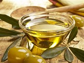 Olivový olej obsahuje vysoké mnoství mono-nenasycených mastných kyselin a...