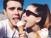 Jedna z nejslavnjích youtuberek se chlubí zmrzlinou a svým klukem.