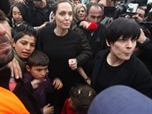 Jolie pouuje evropské vlády, jak se mají k uprchlíkm zachovat.