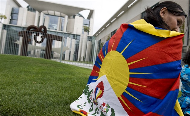 Máte potřebu se zabalit do tibetské vlajky? V pořádku, ale co takhle vědět něco...
