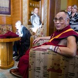 Současný Dalajláma během své návštevy Prahy před pár lety. Potkal se i s...