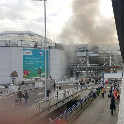 Na bruselskm letiti vybuchly dv bomby.