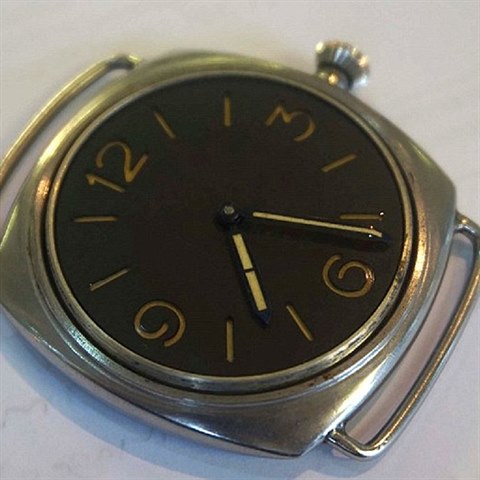 Obyejn se tvc star hodinky zakoupen na blem trhu se podailo v aukci...