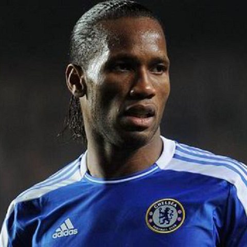 Didier Drogba je ern pleti, Clarksonv pes m ernou srst. Podle veden BBC...