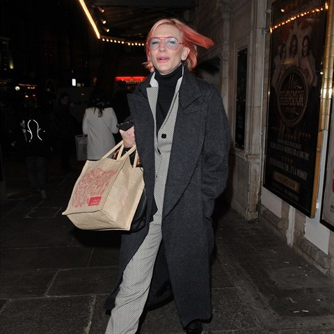 Cate Blanchett se ve stedu ukzala v Londn v pnskm stylu.