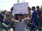 Uprchlický chlapec se omlouvá za teroristické útoky v Bruselu.