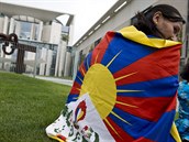 Máte potebu se zabalit do tibetské vlajky? V poádku, ale co takhle vdt nco...