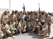 Syrtí vojáci slaví vítzství na Islámským státem v Palmíe.