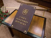 Poslanci písahali na ústavu Slovenské republiky. Kotlebovci by na jejím míst...
