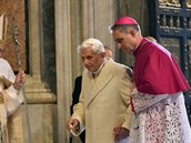 Spolu se zprávou o pokození zvonu Zikmund pily z Vatikánu smutné zprávy o...