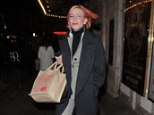 Cate Blanchett se ve stedu ukázala v Londýn v pánském stylu.